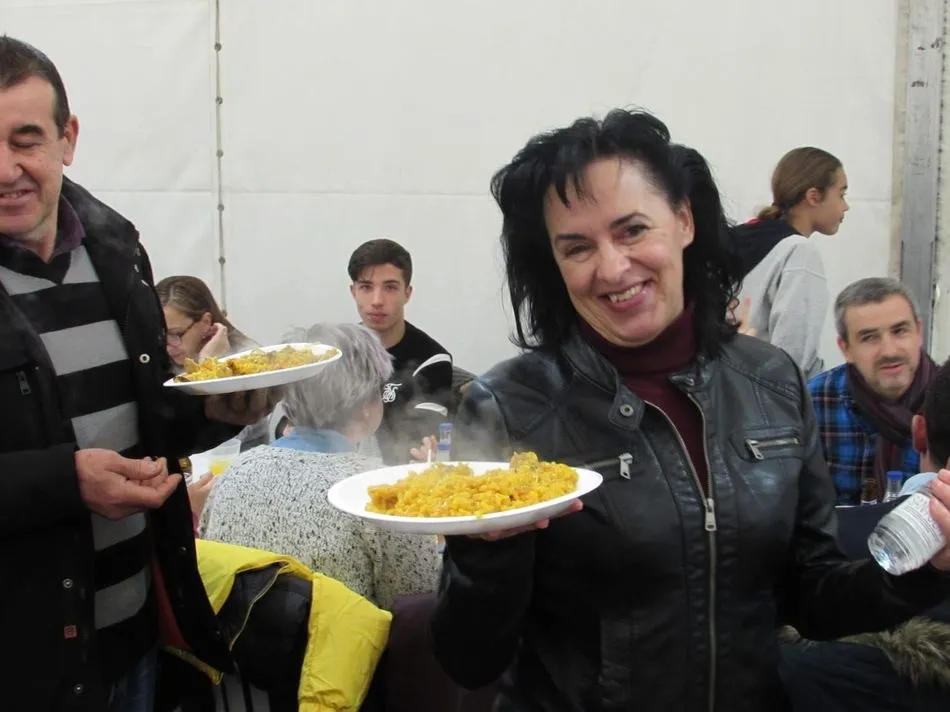 Foto 10 - Los trabajadores del servicio municipal de limpieza celebran a su patr&oacute;n con una comida