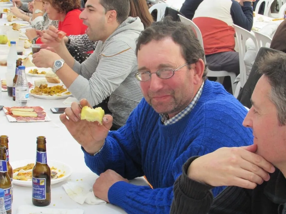 Foto 9 - Los trabajadores del servicio municipal de limpieza celebran a su patr&oacute;n con una comida