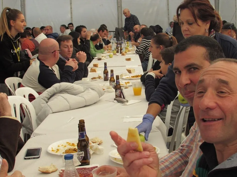 Foto 8 - Los trabajadores del servicio municipal de limpieza celebran a su patr&oacute;n con una comida