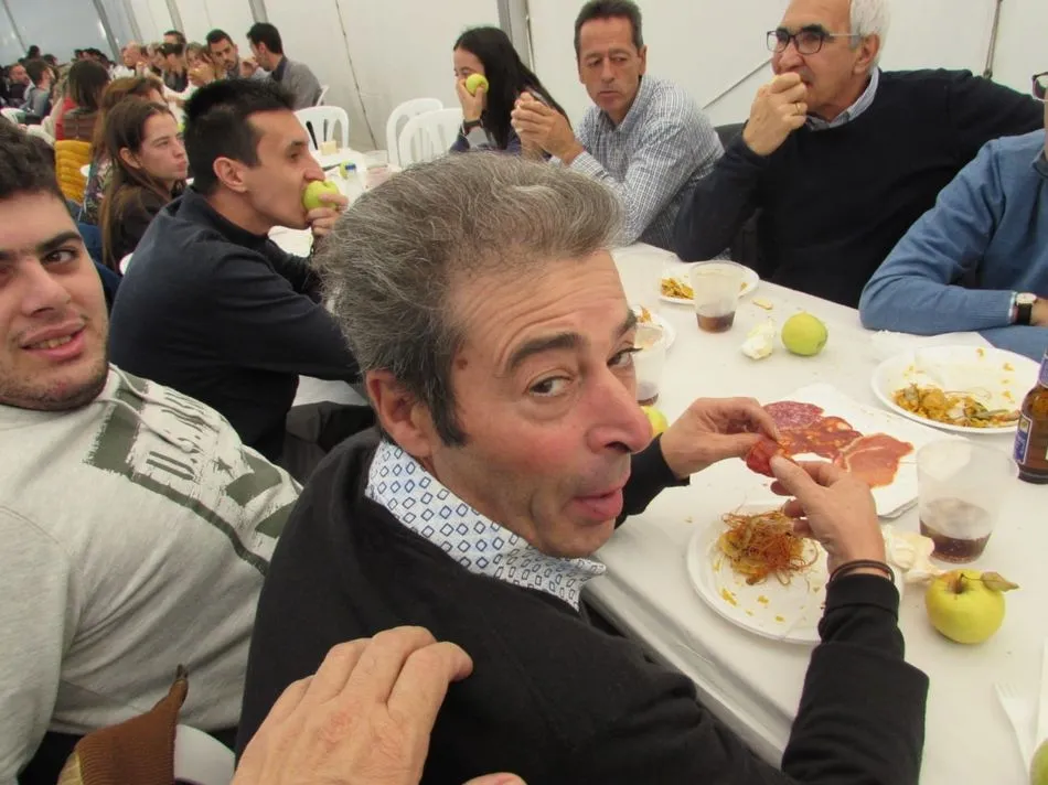Foto 2 - Los trabajadores del servicio municipal de limpieza celebran a su patr&oacute;n con una comida