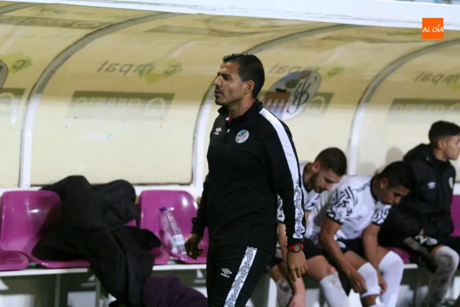 Rafa Dueñas, en el banquillo del Helmántco