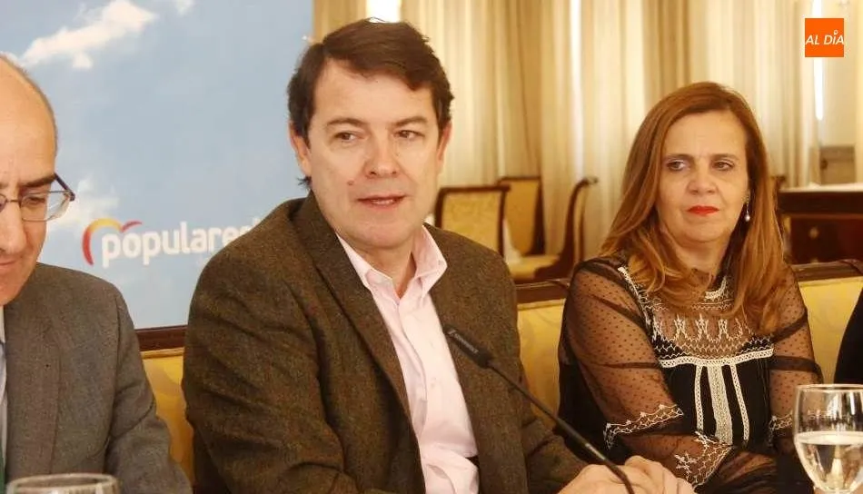 El presidente de la Junta de Castilla y León y presidente del PP regional, Alfonso Fernández Mañueco, en este encuentro con los medios de Salamanca