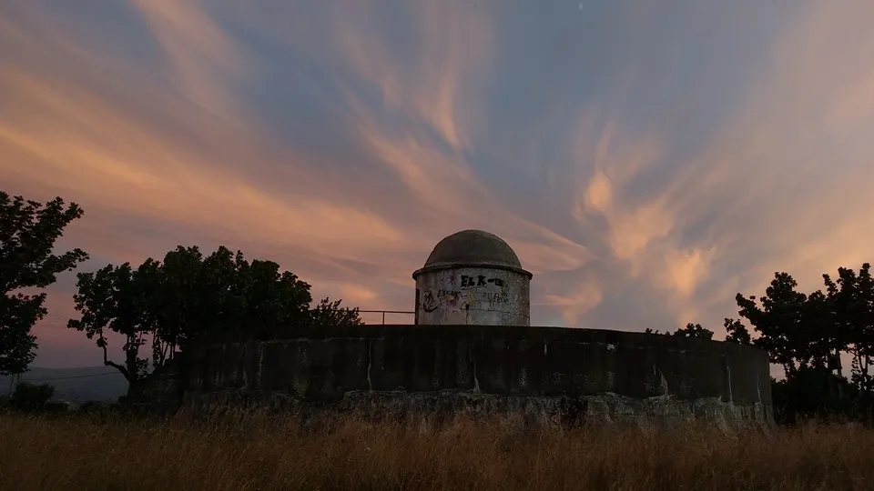 El entorno del antiguo depósito de agua al atardecer, lugar idóneo para el sexo ocasional en Guijuelo según mispicaderos.com