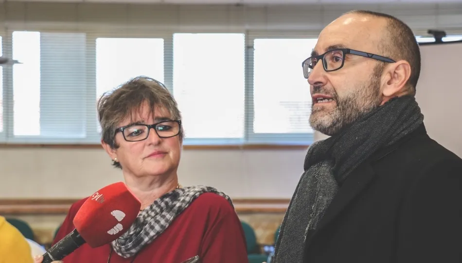 Los profesores de Psicología Experimental de la Universidad de Sevilla, Andrés Santamaría y Mercedes Cubero