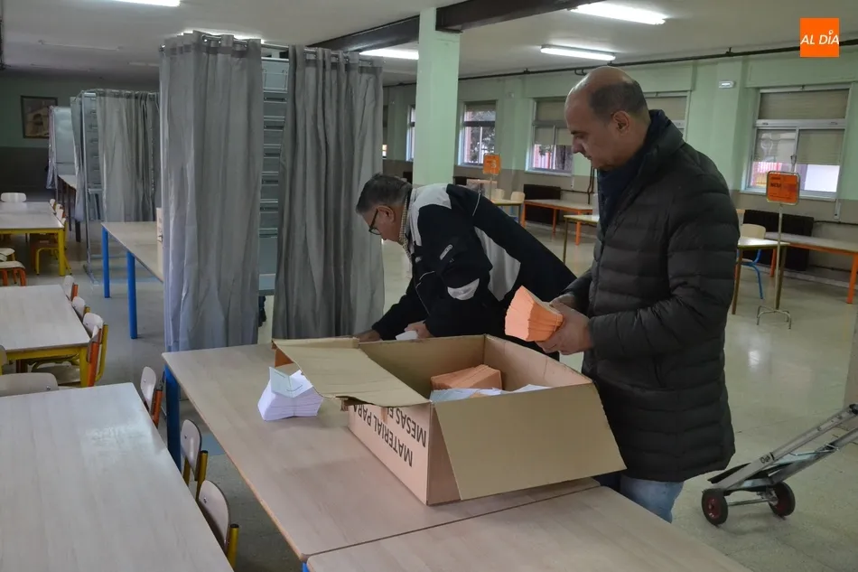 Listas y dispuestas las 20 mesas con 40 urnas donde votarán los mirobrigenses el domingo  