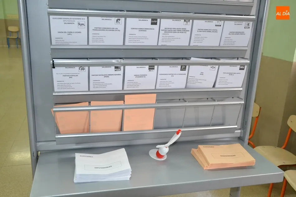 Foto 5 - Listas y dispuestas las 20 mesas con 40 urnas donde votar&aacute;n los mirobrigenses el domingo  