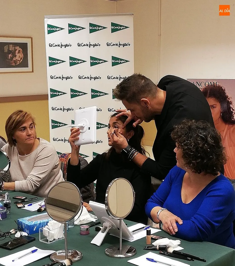Foto 2 - Numerosos salmantinos conocen los secretos del maquillaje de mano de Mario Marrero