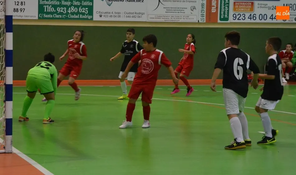 Foto 3 - Un derby entre los alevines del III Columnas abre la nueva temporada de los Juegos Escolares  