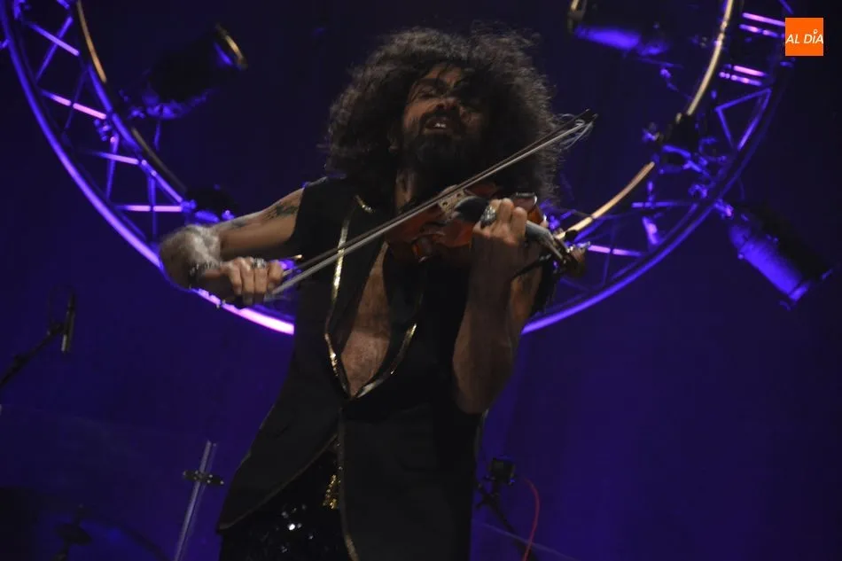 Foto 2 - Ara Malikian llena el Multiusos con su en&eacute;rgica m&uacute;sica