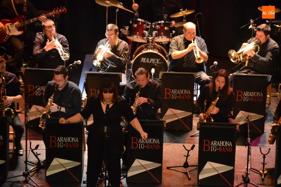 Foto 5 - El FICEE despliega la alfombra roja con la animaci&oacute;n musical de la Barahona Big Band  