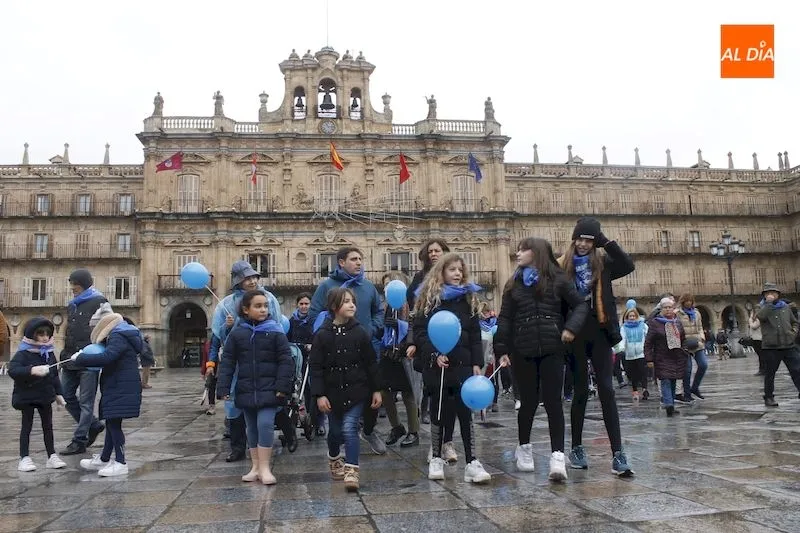 La marcha solidaria por la diabetes salió de la Plaza Mayor / Lydia González