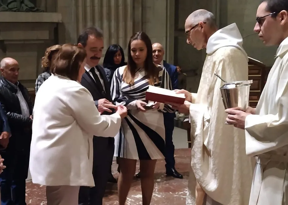 Foto 4 - Daniel y Mar&iacute;a Josefa renuevan sus votos como matrimonio en la bas&iacute;lica del Valle de los Ca&iacute;dos  