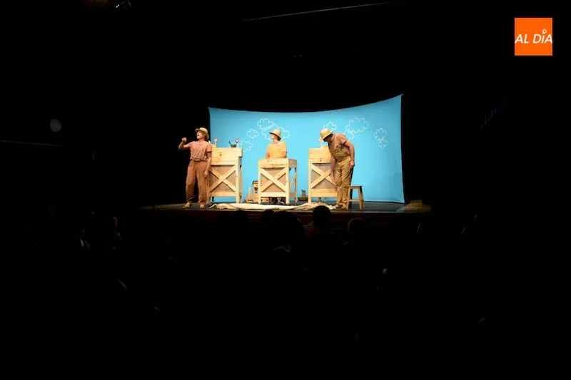 Foto 5 - Tanxarina Teatro divierte al p&uacute;blico infantil con &lsquo;La Gallina Azul&rsquo;  