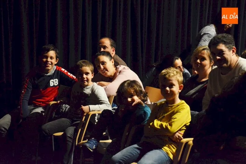 Foto 3 - Tanxarina Teatro divierte al p&uacute;blico infantil con &lsquo;La Gallina Azul&rsquo;  
