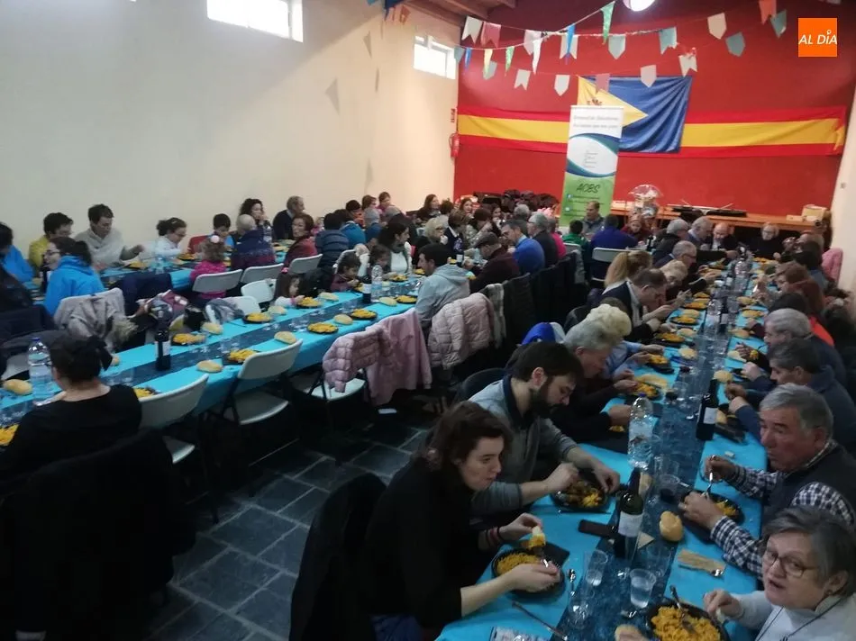 Foto 2 - La Asociaci&oacute;n Cultural de Berrocal de Salvatierra celebra su comida anual