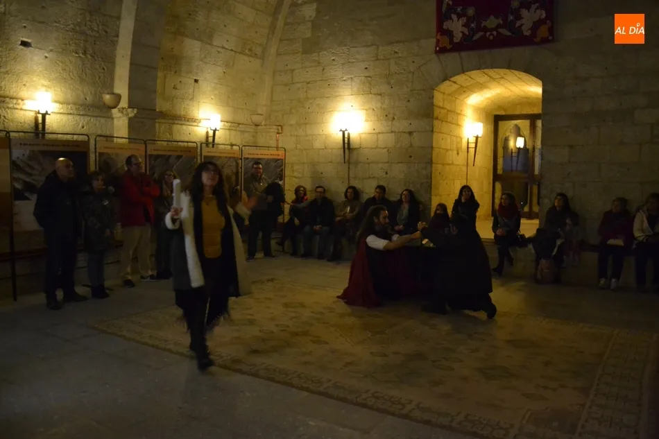 Foto 4 - El Parador esquiva la lluvia en una nueva concurrida sesi&oacute;n de sus visitas teatralizadas  