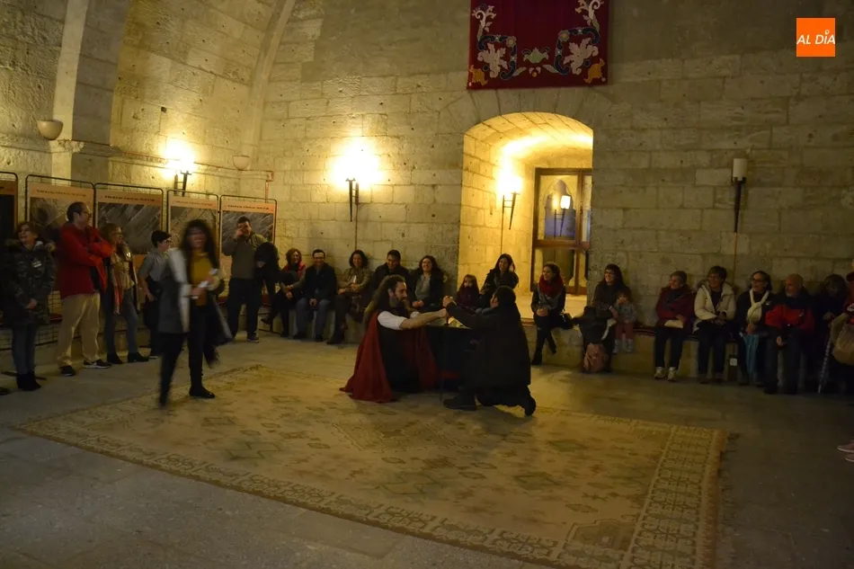 Foto 5 - El Parador esquiva la lluvia en una nueva concurrida sesi&oacute;n de sus visitas teatralizadas  