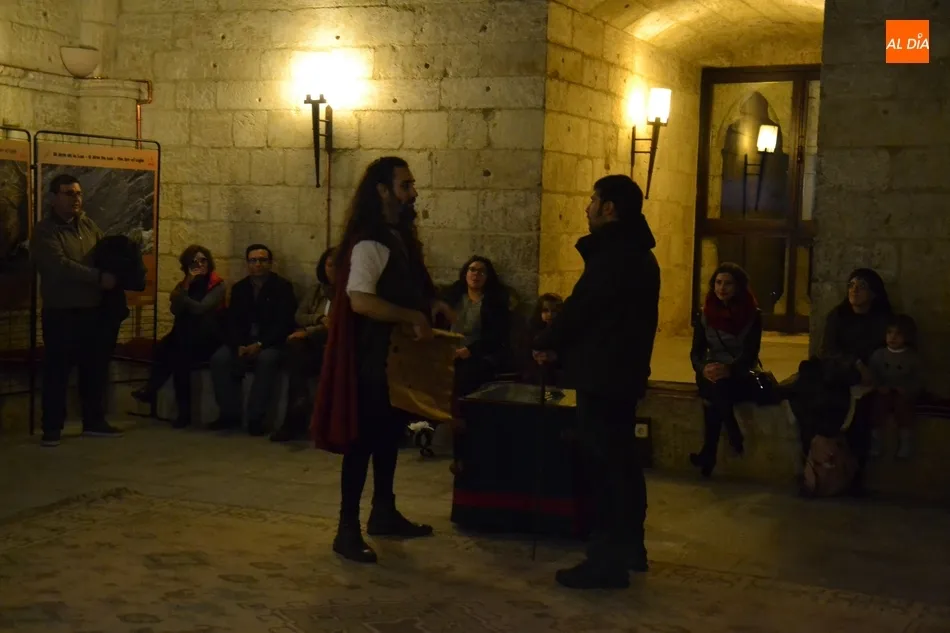Foto 3 - El Parador esquiva la lluvia en una nueva concurrida sesi&oacute;n de sus visitas teatralizadas  