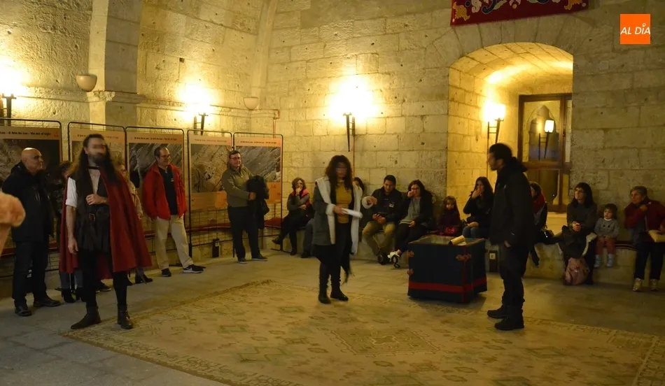 Foto 2 - El Parador esquiva la lluvia en una nueva concurrida sesi&oacute;n de sus visitas teatralizadas  