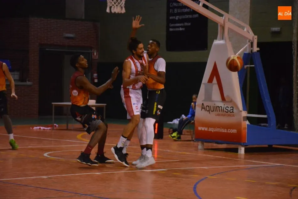 Foto 5 - El Aquimisa Basket sigue intratable y derrota al Gij&oacute;n Basket (89-80)