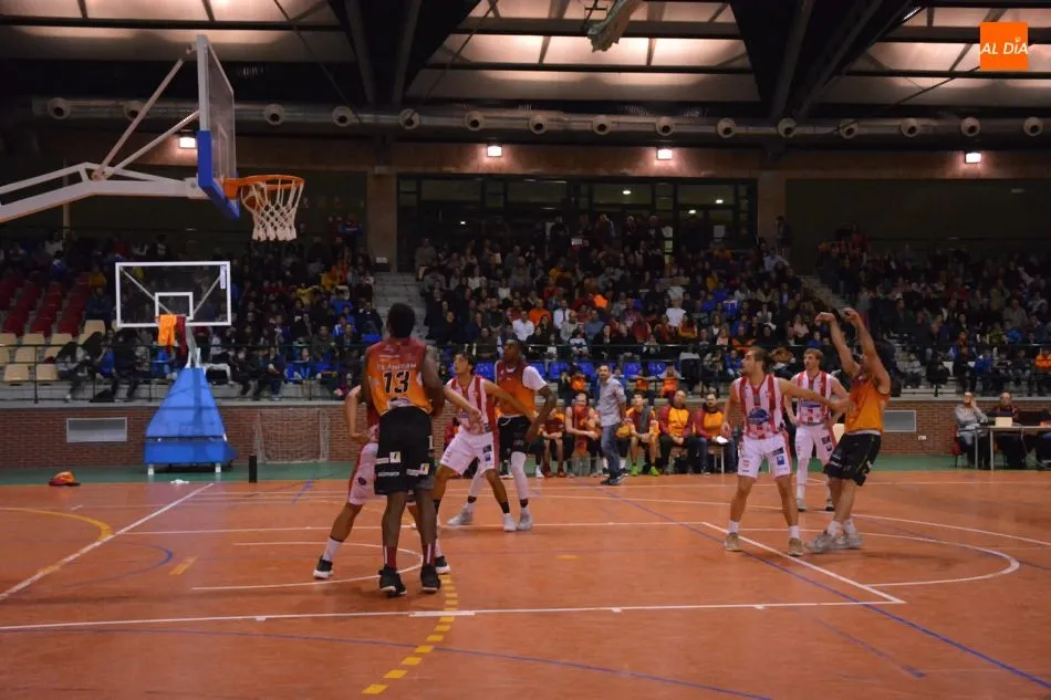 Foto 2 - El Aquimisa Basket sigue intratable y derrota al Gij&oacute;n Basket (89-80)
