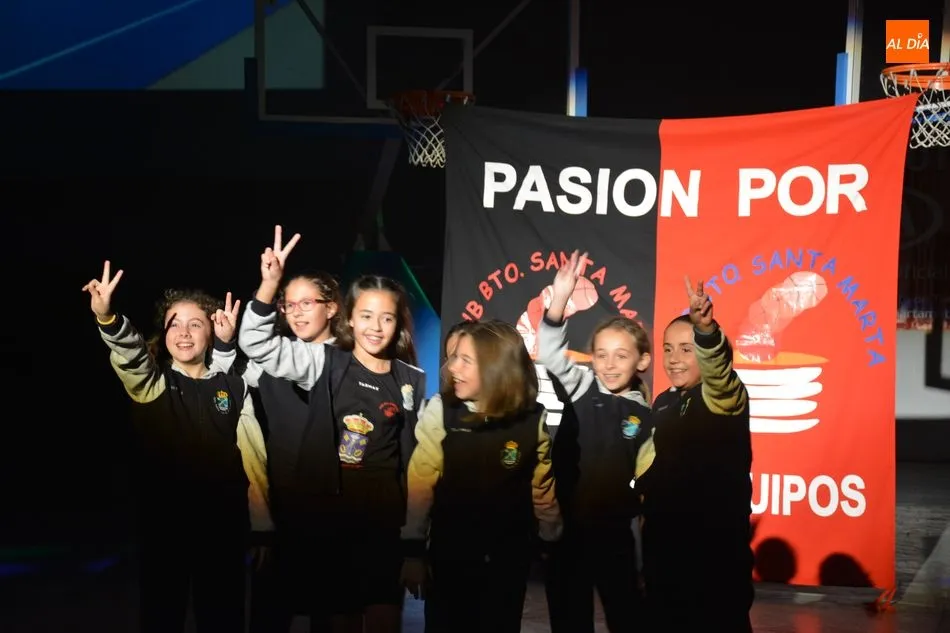 Foto 9 - El CB Santa Marta se viste de gala para presentar a sus equipos