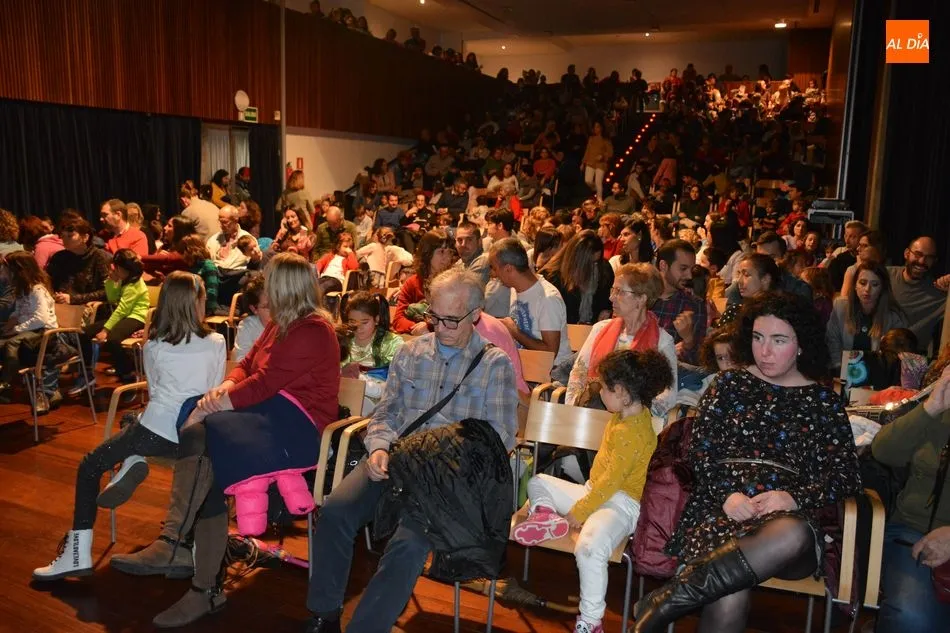 Foto 10 - Tanxarina Teatro divierte al p&uacute;blico infantil con &lsquo;La Gallina Azul&rsquo;  