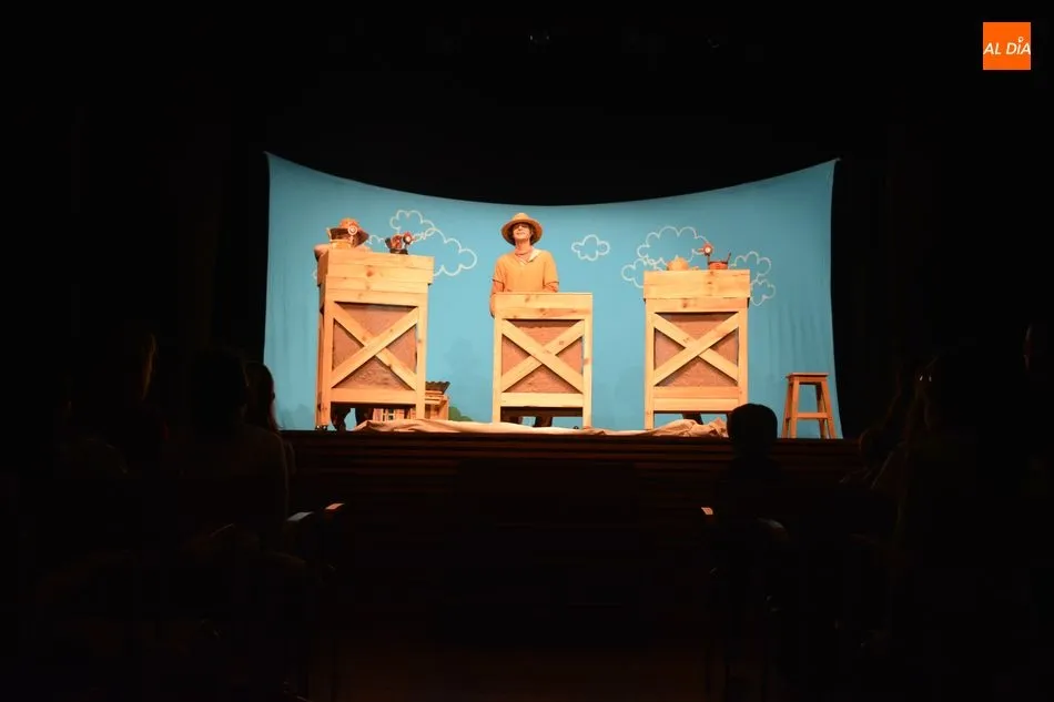 Foto 8 - Tanxarina Teatro divierte al p&uacute;blico infantil con &lsquo;La Gallina Azul&rsquo;  