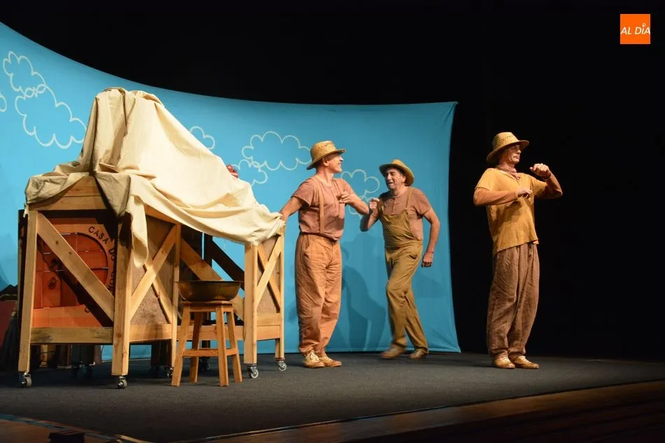 Foto 7 - Tanxarina Teatro divierte al p&uacute;blico infantil con &lsquo;La Gallina Azul&rsquo;  