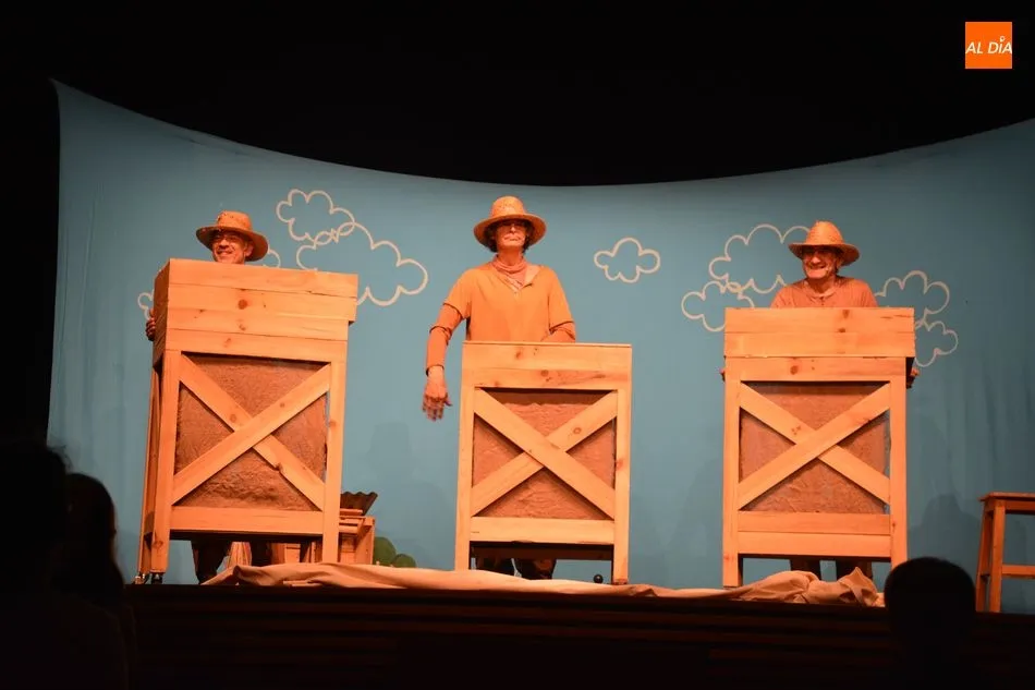 Foto 6 - Tanxarina Teatro divierte al p&uacute;blico infantil con &lsquo;La Gallina Azul&rsquo;  