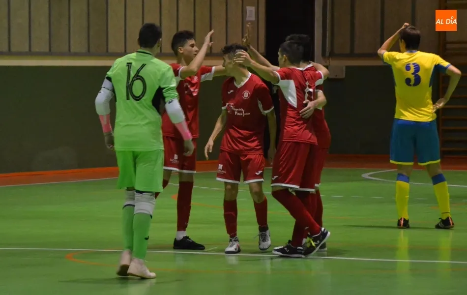 Foto 7 - Victorioso debut del III Juvenil con uno de los finales m&aacute;s rocambolescos que se recuerdan  