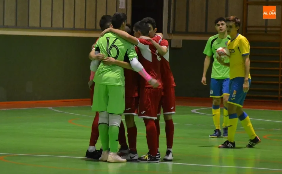 Foto 6 - Victorioso debut del III Juvenil con uno de los finales m&aacute;s rocambolescos que se recuerdan  