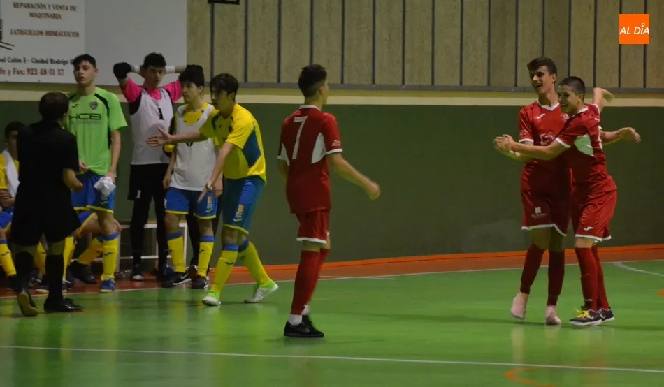 Foto 4 - Victorioso debut del III Juvenil con uno de los finales m&aacute;s rocambolescos que se recuerdan  