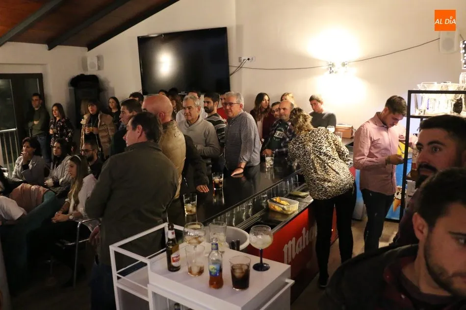 Foto 4 - Noche de risas en El Trastero de Vitigudino con la actuaci&oacute;n de Kalderas  