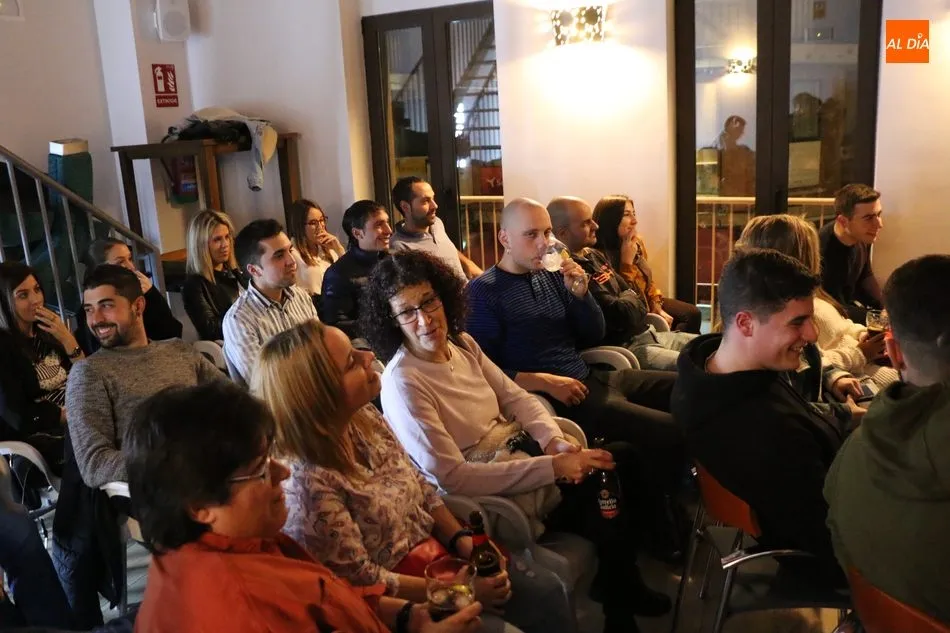Noche de risas en El Trastero de Vitigudino con la actuación de Kalderas  