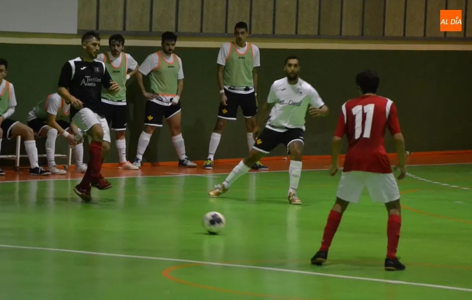 Foto 3 - El portero-jugador condena al III Senior tras ofrecer una gran imagen ante el River Zamora  