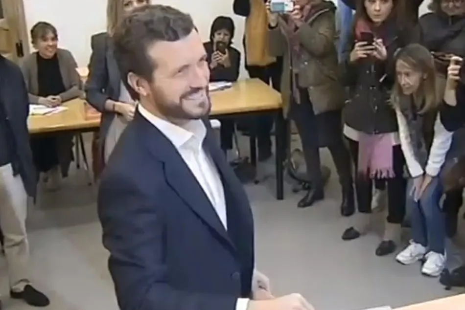 Captura de imagen del candidato del PP a la presidencia del Gobierno, Pablo Casado, en el momento de votar. Foto: EP