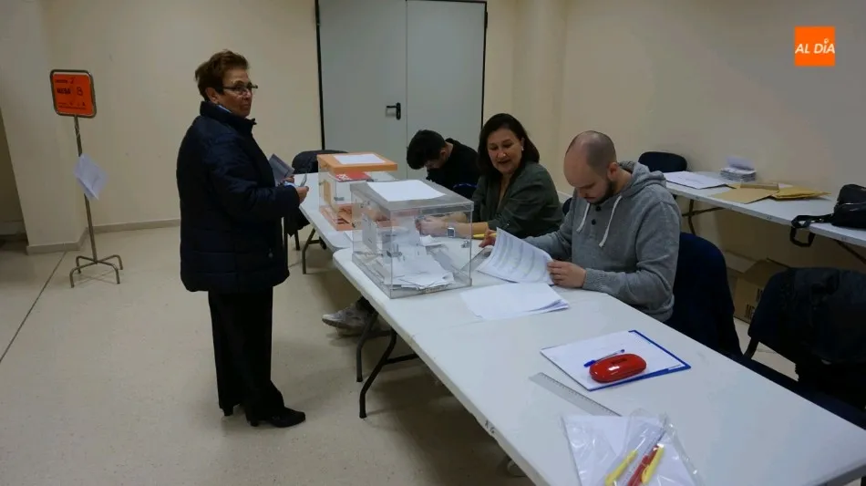 Foto 3 - Normalidad en la apertura de la jornada electoral de Guijuelo