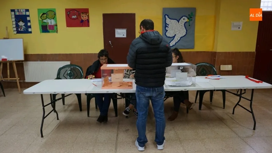 Foto 2 - Normalidad en la apertura de la jornada electoral de Guijuelo