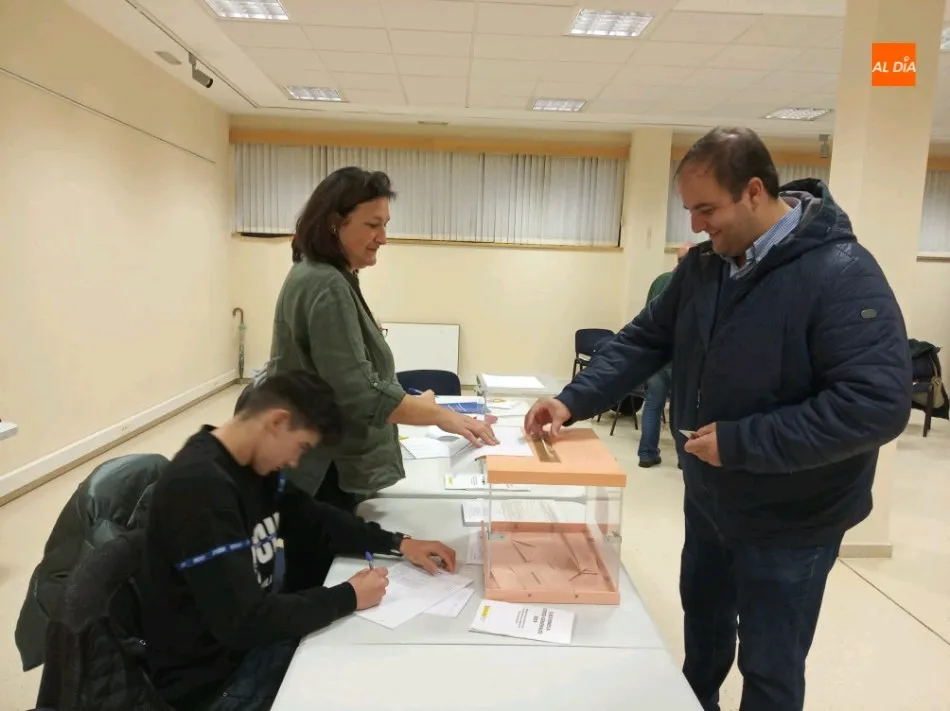 Foto 5 - Normalidad en la apertura de la jornada electoral de Guijuelo