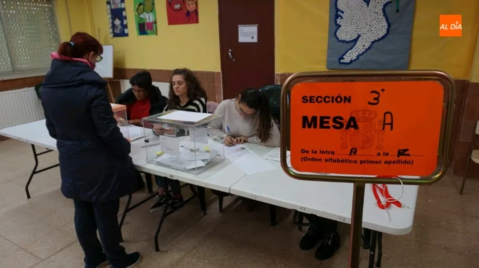 Foto 4 - Normalidad en la apertura de la jornada electoral de Guijuelo