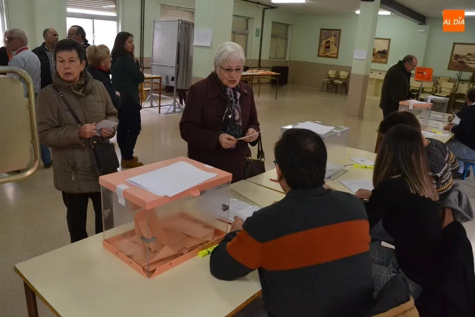 Foto 11 - PP y PSOE animan en el tranquilo arranque de la nueva jornada electoral a acudir a votar  