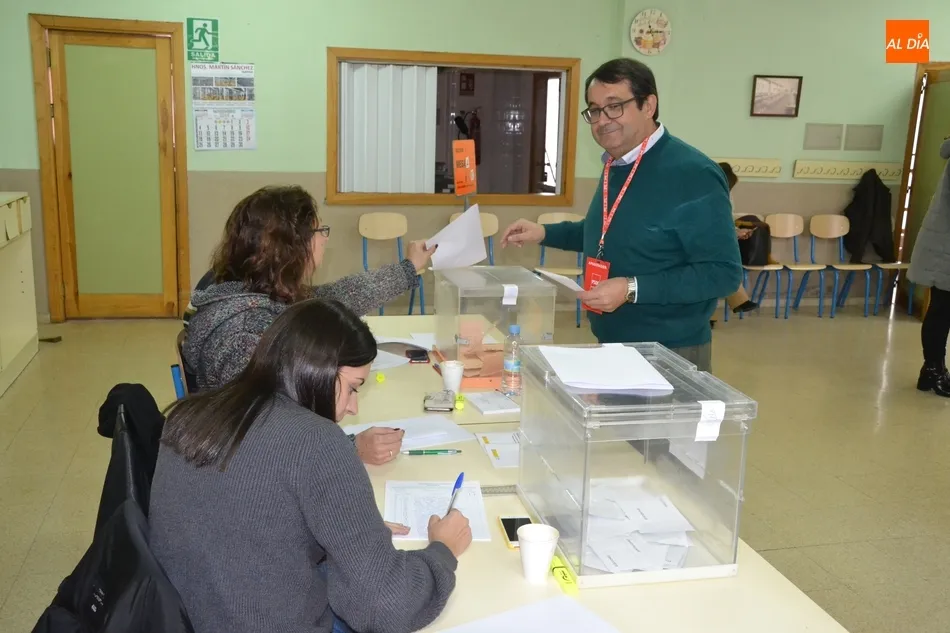 Foto 6 - PP y PSOE animan en el tranquilo arranque de la nueva jornada electoral a acudir a votar  