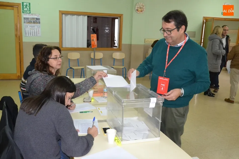 Foto 5 - PP y PSOE animan en el tranquilo arranque de la nueva jornada electoral a acudir a votar  