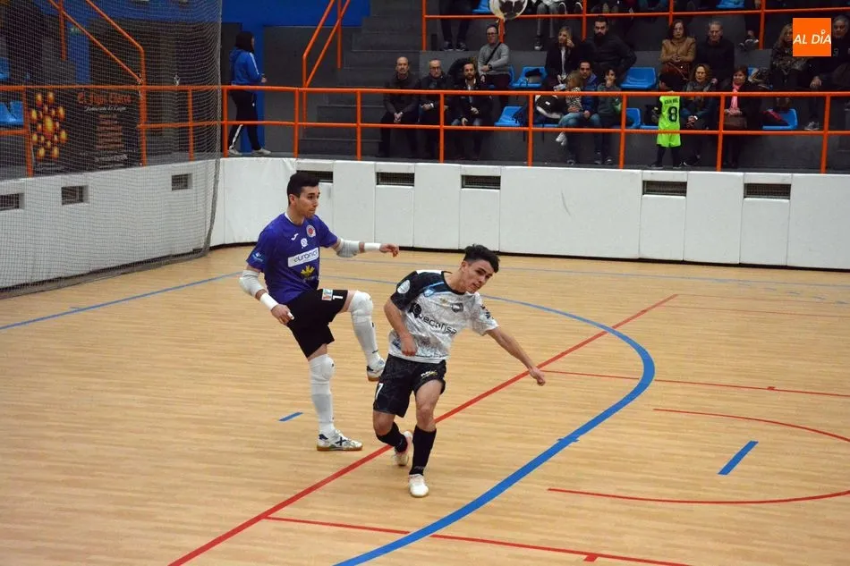 Foto 4 - El Salamanca FS Unionistas suma una nueva victoria frente al Inter Zamora (3-1)