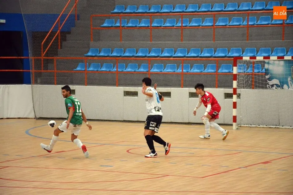 Foto 3 - El Salamanca FS Unionistas suma una nueva victoria frente al Inter Zamora (3-1)
