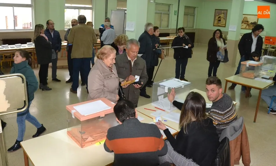 Foto 10 - Desciende la participaci&oacute;n en la ma&ntilde;ana electoral en 326 personas respecto a las Generales de...
