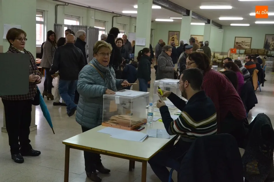 Foto 9 - Desciende la participaci&oacute;n en la ma&ntilde;ana electoral en 326 personas respecto a las Generales de...