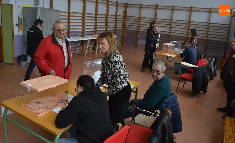 Foto 8 - Desciende la participaci&oacute;n en la ma&ntilde;ana electoral en 326 personas respecto a las Generales de...