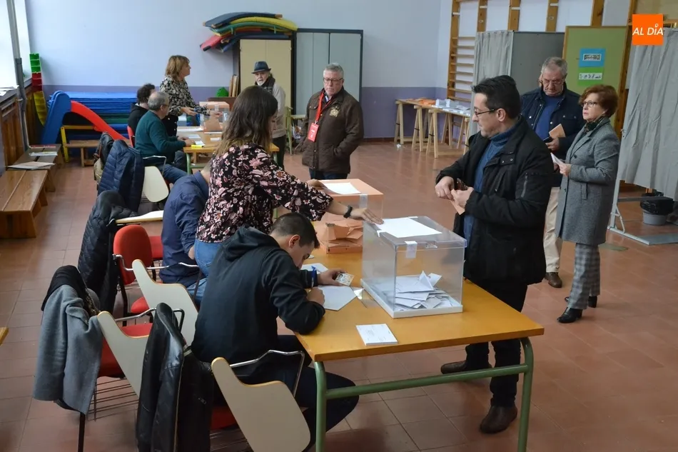 Foto 7 - Desciende la participaci&oacute;n en la ma&ntilde;ana electoral en 326 personas respecto a las Generales de...
